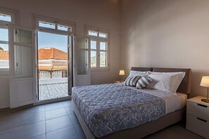 1 dormitorio, tabla de planchar con plancha, wifi y ropa de cama