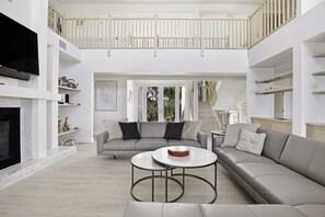 TV, offices - Stunning Luxury Home  with Stunning Water Views (Captiva)