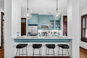 Fridge, microwave, oven, stovetop - Historic Loft in the Heart of Downtown (Galveston)
