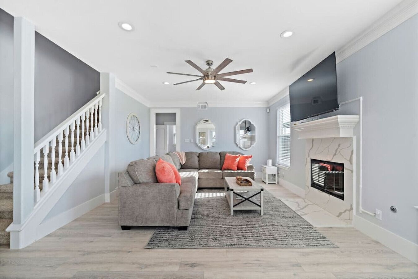 Smart-tv, videospil, bordfodbold, bøger