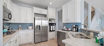 West Galveston Home, Minutes from the Beach