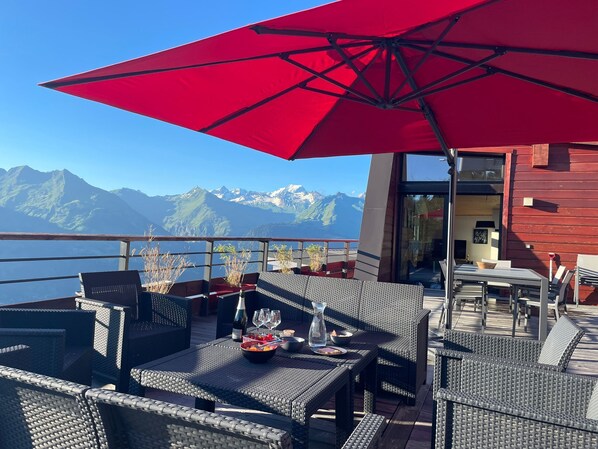 Outdoor dining - Arc 1800 / Appart 8p Avec Toit-terrasse vue Mont Blanc / 8 mn à Pied des Pistes (Bourg-Saint-Maurice)