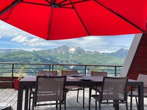 Outdoor dining - Arc 1800 / Appart 8p Avec Toit-terrasse vue Mont Blanc / 8 mn à Pied des Pistes (Bourg-Saint-Maurice)