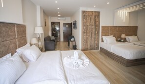 エジプト綿のシーツ、高級寝具、羽毛の掛け布団、セレクト コンフォート製ベッド