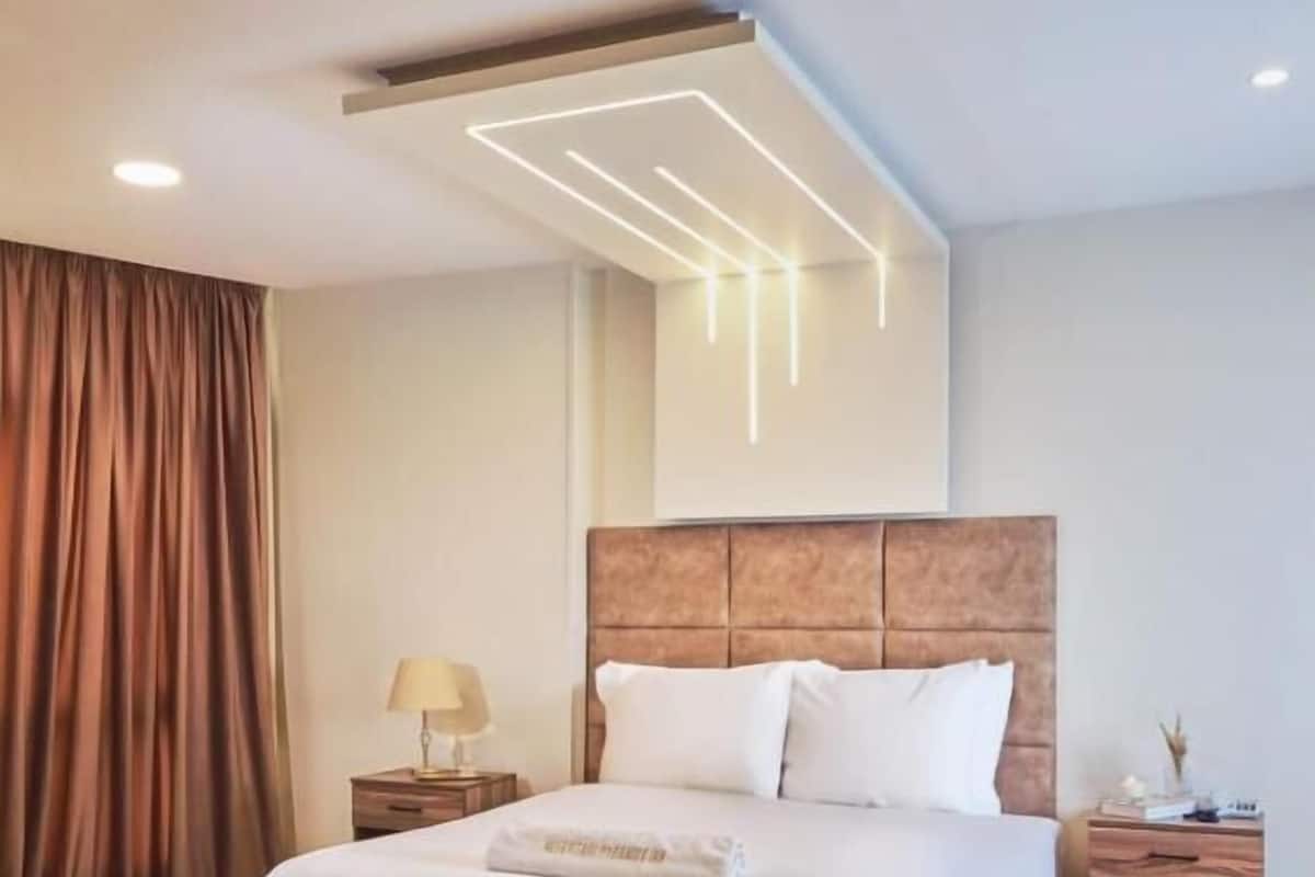 1 bedroom, Egyptian cotton sheets, premium bedding, down duvets