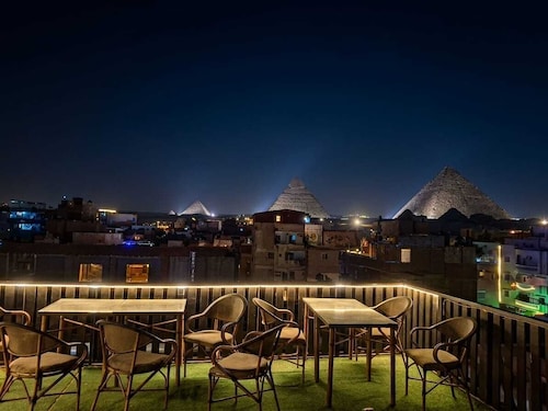 Nefertari Pyramids View Inn