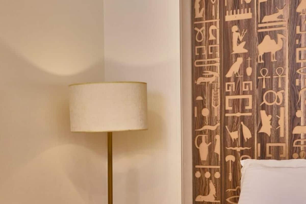 1 bedroom, Egyptian cotton sheets, premium bedding, down duvets