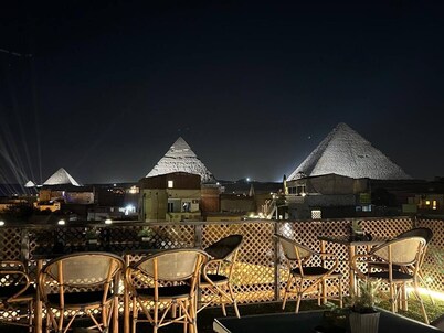 Nefertari Pyramids View Inn