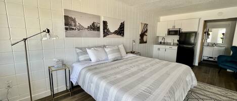 1 dormitorio, tabla de planchar con plancha, wifi y ropa de cama