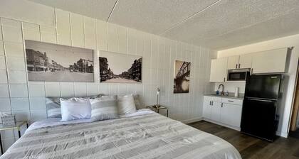 Lindell - Updated Downtown Cedar Falls Studio With Free Gated Parking!