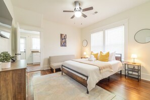 3 Schlafzimmer, Schreibtisch, Bügeleisen/Bügelbrett, Reisekinderbett