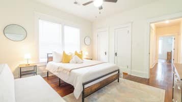 3 bedrooms, desk, iron/ironing board, travel crib