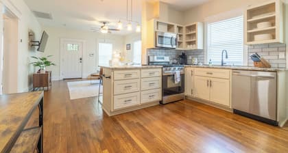 High Speed Internet-Coffee Bar-Large Private Yard-Cozy