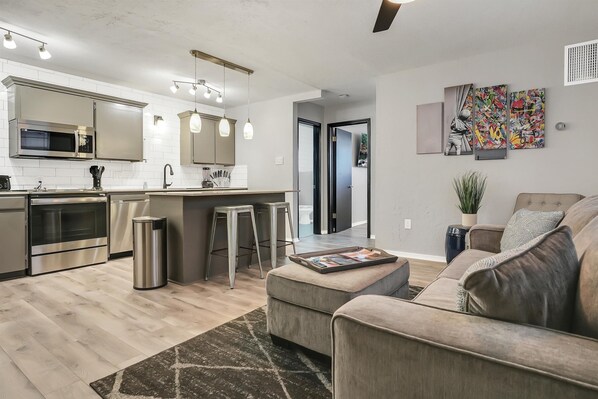 Living area - Beautiful Contemporary Suite #07 (Lawton)