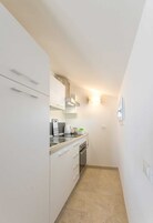 Full-size fridge, oven, stovetop, cookware/dishes/utensils