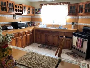 雪櫃、微波爐、焗爐、爐具