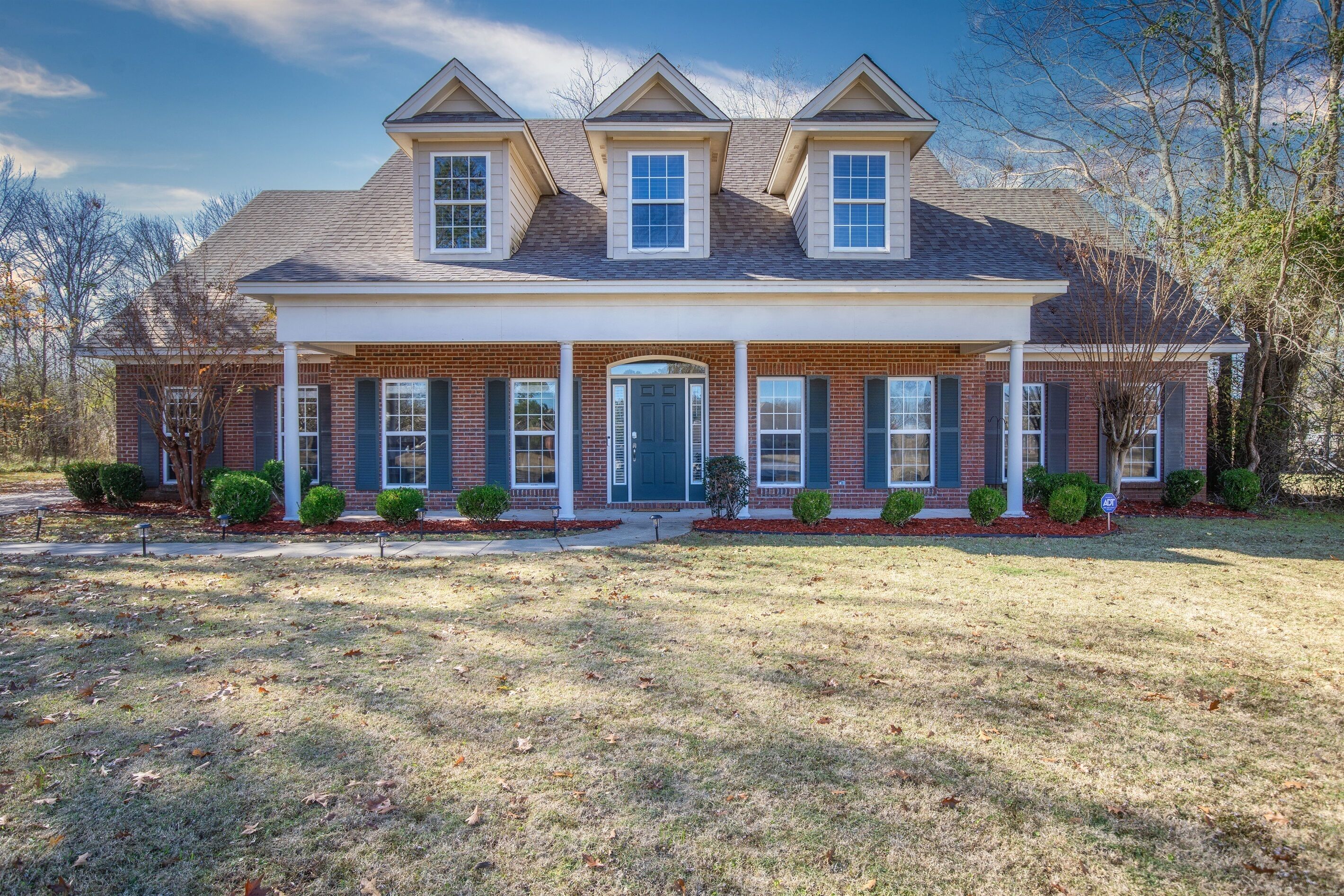 Movie room, pool table, golf course! Convenient!