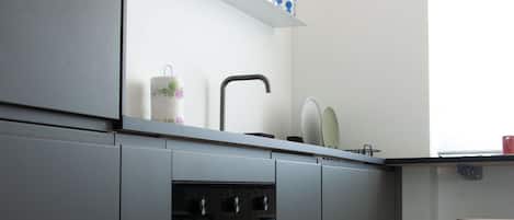 Fridge, oven, stovetop, dishwasher