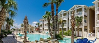 WINTER TEXANS WELCOME- 3 BR 3.5 BA + Garage, 2 Balconies, 2 blocks to Beach!!

