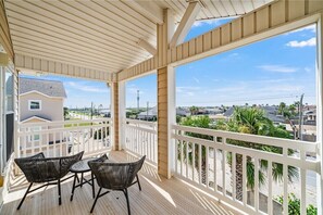 Property grounds - WINTER TEXANS WELCOME- 3 BR 3.5 BA + Garage, 2 Balconies, 2 blocks to Beach!!

 (Corpus Christi)