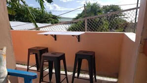 Comfort bungalow, 2 slaapkamers, gedeeltelijk uitzicht op oceaan, op benedenverdieping | Terras