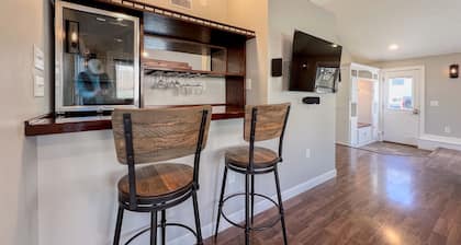 Outdoor Oasis With HOT TUB, Brick Patios, Large Deck & Fenced In - 3Bed/2Bath!