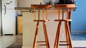 Refrigerador, microondas, placa de cocina, licuadora