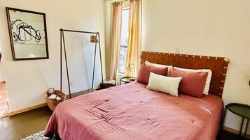 1 dormitorio, escritorio, wifi gratis y ropa de cama