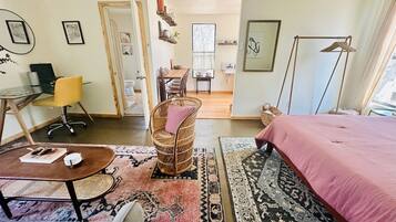 1 dormitorio, escritorio, wifi gratis y ropa de cama