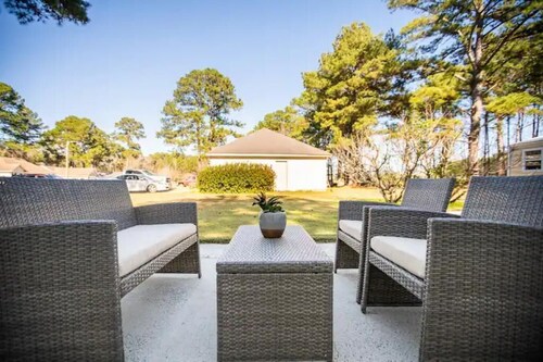 Heart of Pooler- Family friendly w/ garage parking