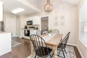 Dining - Heart of Pooler- Family friendly w/ garage parking (Pooler)