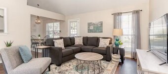 Heart of Pooler- Family friendly w/ garage parking