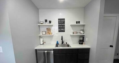 Grand Rapid's 2bedroom apartment, just a quick 3-min drive to DeVos Perform Hall