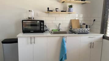 Fridge, stovetop, toaster