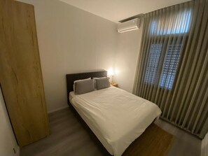 1 bedroom, iron/ironing board, WiFi, bed sheets - House in Shalma - Suite No.2

 (Tel Aviv-Yafo)