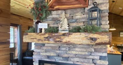 The Cozy Pines is a newly built, romantic log cabin with a 2-sided fireplace.