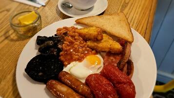 Buffet breakfast on weekends (GBP 10 per person)