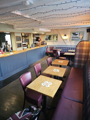 Bar (on property) - Dog and Partridge Inn (Calne)