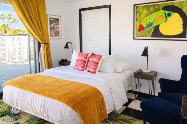 Tabla de planchar con plancha, wifi gratis y ropa de cama 