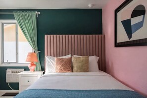 Iron/ironing board, free WiFi, bed sheets