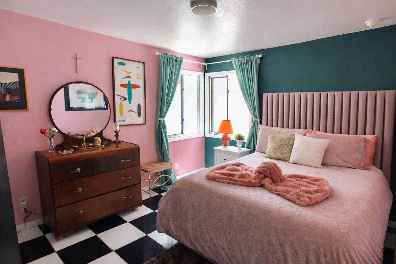 Iron/ironing board, free WiFi, bed sheets