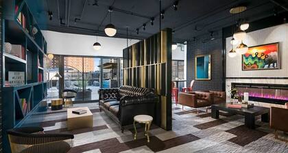 Dtown Penthouse 3bd VIEWS+Parking +Gym+Pool