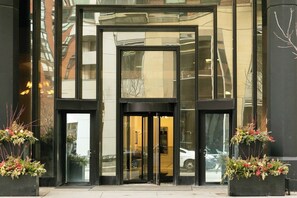 Exterior detail - Dtown Penthouse 3bd VIEWS+Parking +Gym+Pool (Chicago)