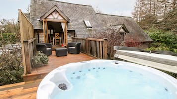 Cottage | Interior