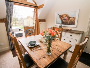 Cottage | Dining