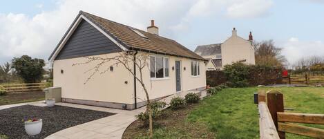 Cottage | Property grounds