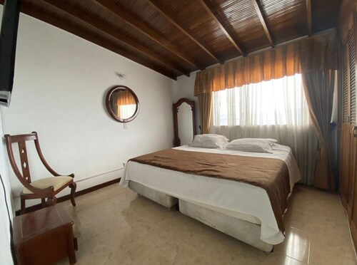 Charming Vintage Gem