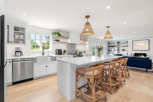 Microwave, oven, stovetop, dishwasher - Newly Renovated 4 bedroom in quiet neighborhood. Perfect for families. (Nantucket)