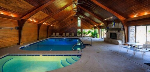 Peaceful Paradise — Indoor Pool • Hot Tub • Sauna