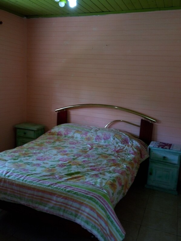 2 chambres, fer et planche à repasser